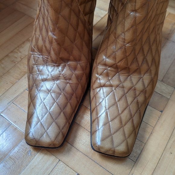 Gold quilted leather high heel boots - Picture 3 of 4